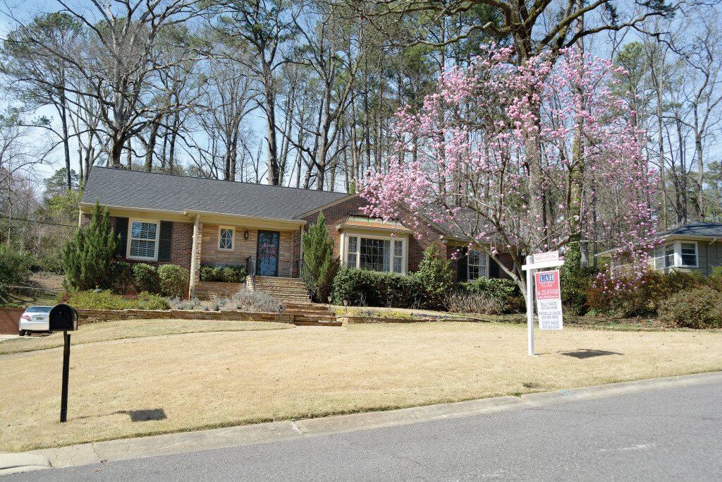 In Homewood, nearly 400 homes sold for an average of $341,979.
